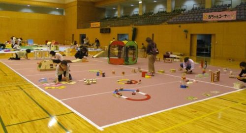 赤ちゃんコーナーの様子を伝える写真