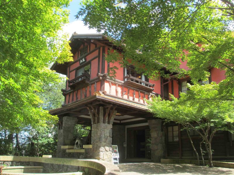 揚輝荘聴松閣の外観の写真