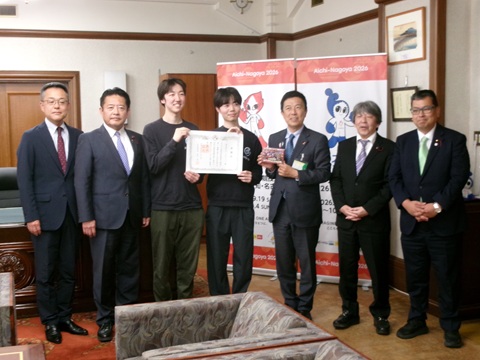 株式会社Highsto様へ市長感謝状贈呈の記念写真