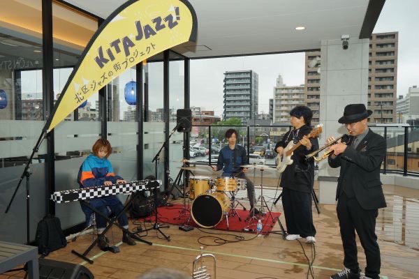 写真:ワイズ ジャズ サークル(そよら上飯田にて)