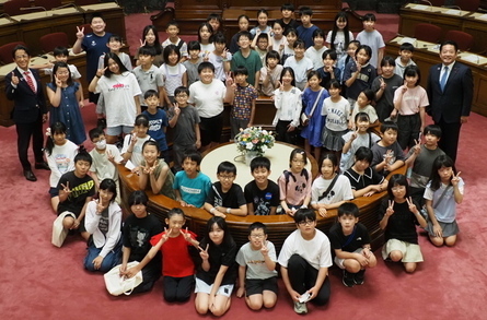 写真:子ども向け夏休み特別企画で撮影した集合写真