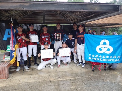 優勝チームの集合写真