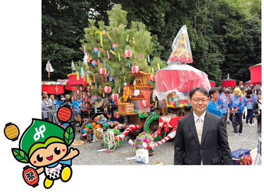 氷上姉子神社の花車の写真とみどりっちのイラスト