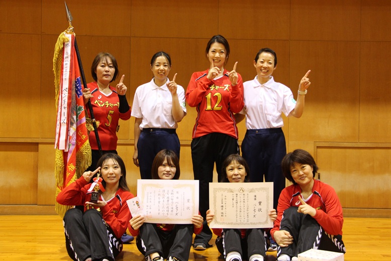 優勝チームの集合写真