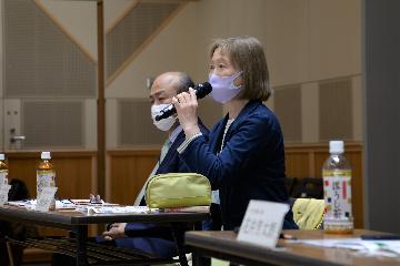 区民会議での発言中の写真