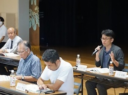 ご意見を言われるあつた宮宿会会長
