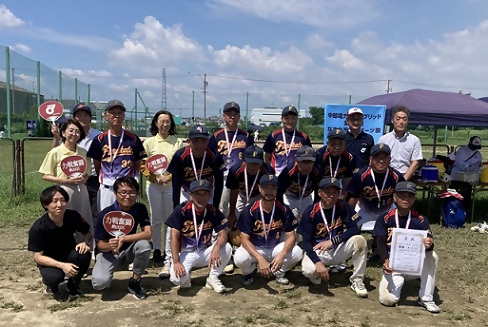 優勝したソフトボール男子チーム