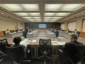 三水会の会議の様子