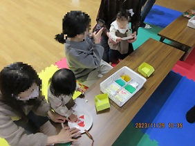 熱田区児童館による工作コーナー