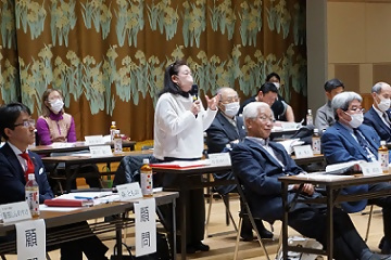 意見を発表する団体の代表者の方