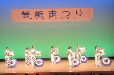 民謡を披露する皆さん