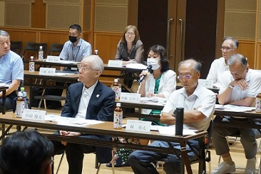 発言をする千年学区の委員長さん