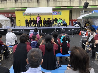 開会式セレモニーの様子の画像