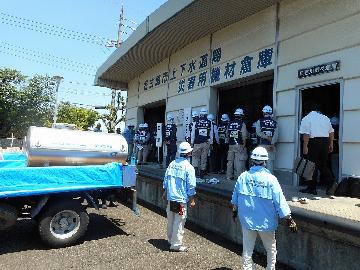 1トンタンク車両積載訓練の画像