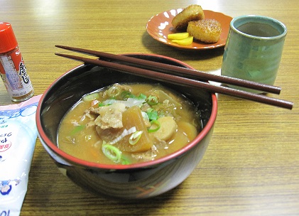 豚汁と焼きおにぎりの画像