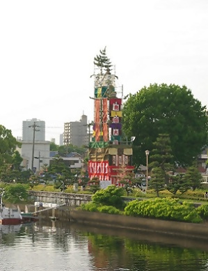 遠くからも目立つ大山