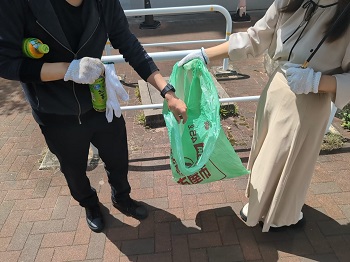 ゴミ拾いの様子