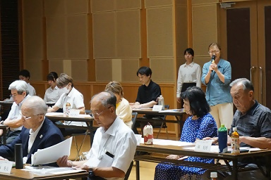 意見を述べられるあつた堀川にぎわい委員会委員長