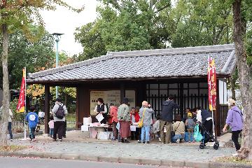 熱田魚問屋モニュメント物販所の昨年の様子