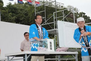 お楽しみ抽選会の様子