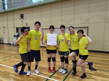 FESVクラブAチームの集合写真
