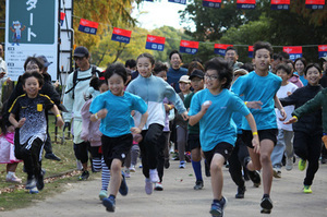 一斉にスタートする参加者の様子