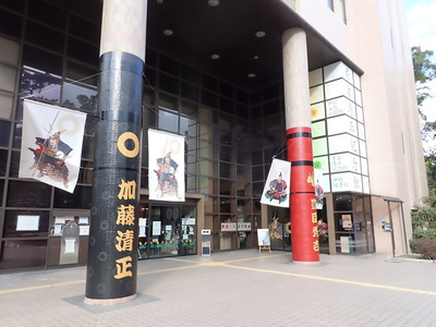 記念館入口外装飾