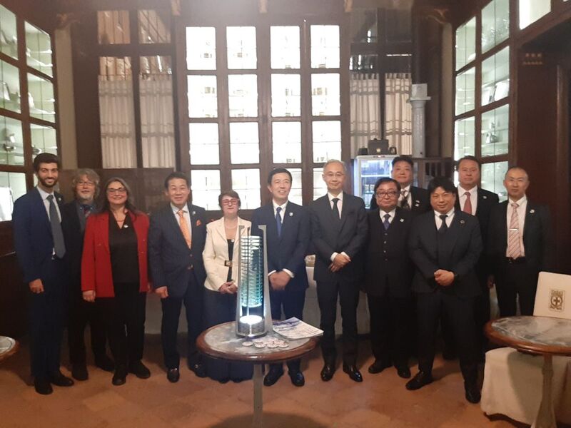 トリノ市での贈呈の様子