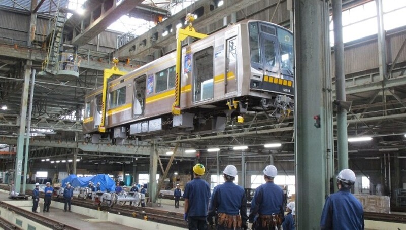 車体吊り下げ作業イメージ