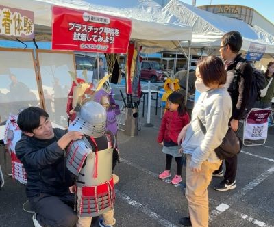 写真:甲冑試着体験