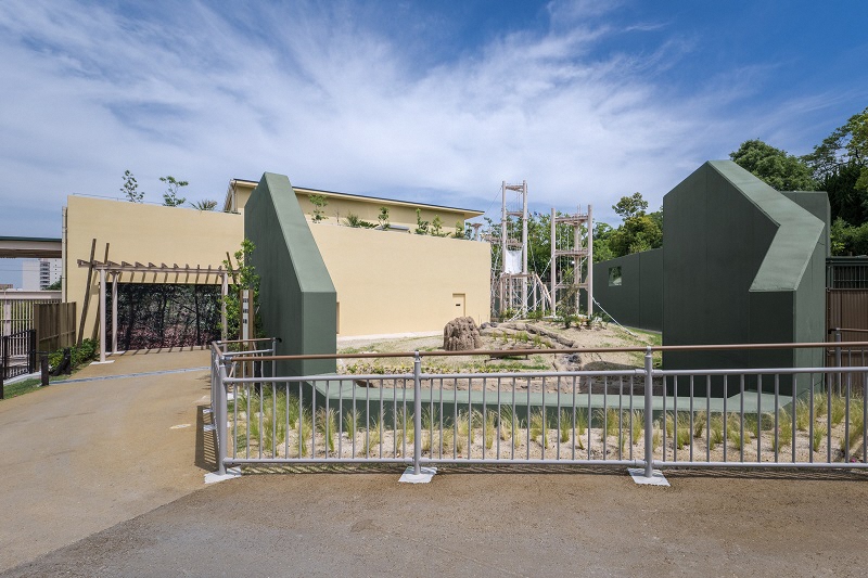 東山動植物園ゴリラ・チンパンジー獣舎外観全景2