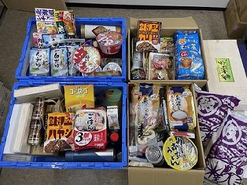 集まった食品の写真です。