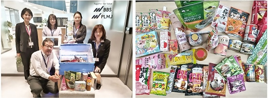 寄付の様子と集まった食品の写真です。