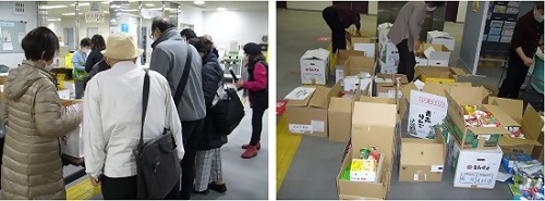 寄付の様子と集まった食品の写真です。