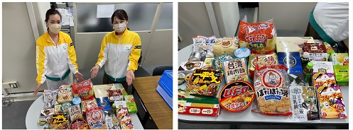 寄付の様子と集まった食品の写真です。