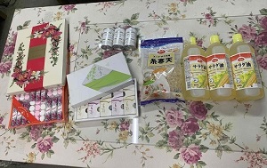 集まった食品の写真です。