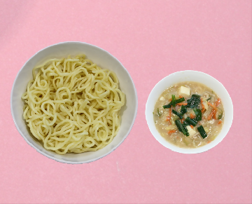 生徒応募献立のピリ辛スープつけ麺の写真です