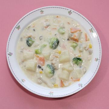 生徒応募献立の野菜たっぷりドリア風シチューの写真です