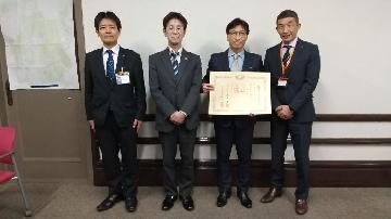 紺綬褒章伝達式の様子