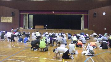 シェイクアウト訓練の様子