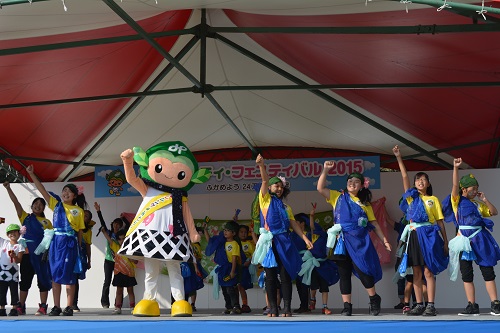 みどりっちのうた総踊りの様子（ステージ）