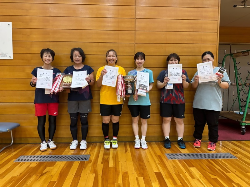 女子ダブルス一般2部で受賞したペア