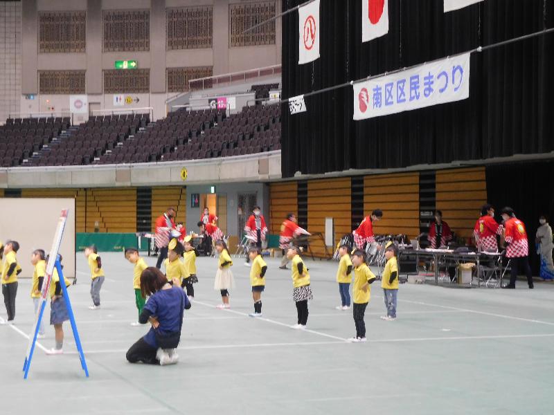 白水保育園によるミオーダンスの様子