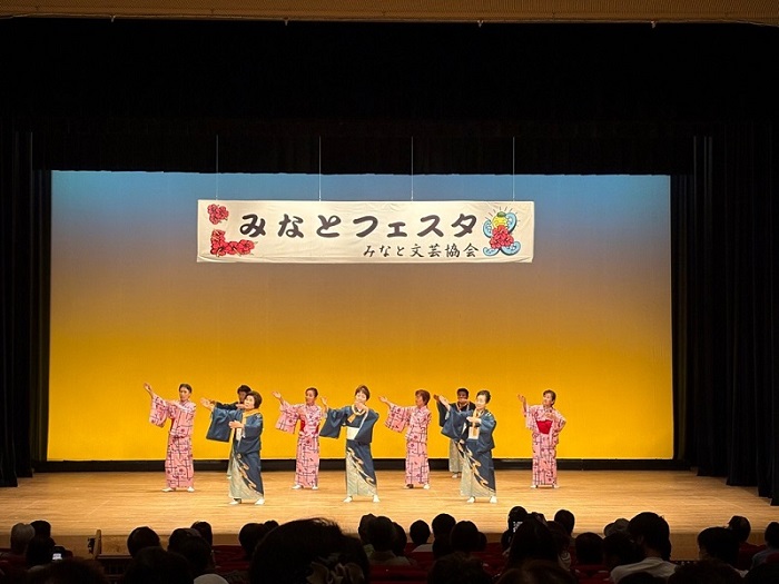 日本民踊研究会豊味会による演舞発表です