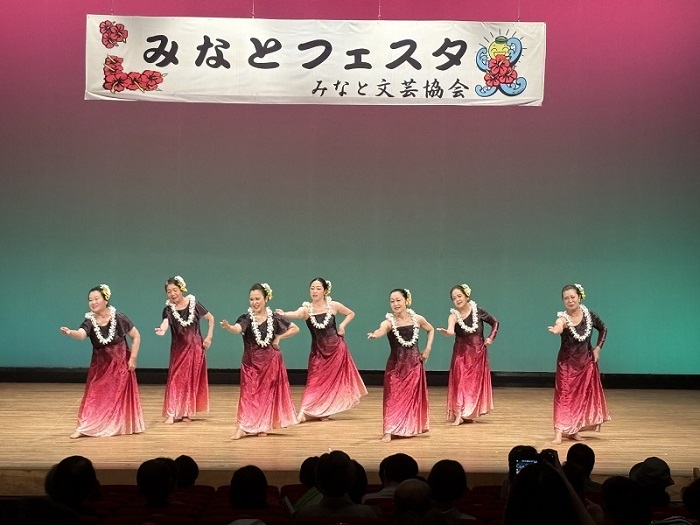 Halau Hula'O Ka Lei Naniによる演舞発表です