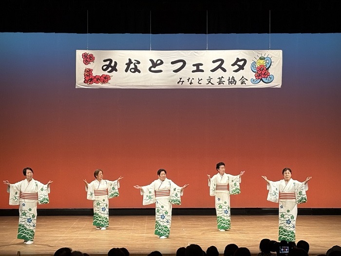 港豊沢会による演舞発表です