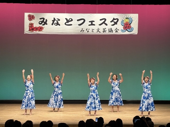 Halau Hula'O Ka Lei Naniによる演舞発表です