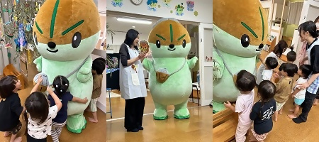 ひなた保育園の七夕会に参加するモリスちゃんの写真