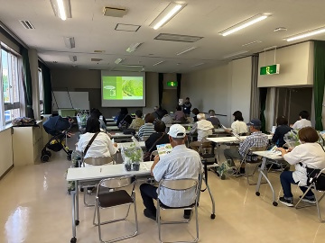 緑のカーテンづくり講習会の様子の写真