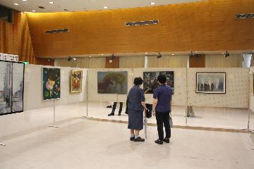 守山区民美術展洋画部門の様子